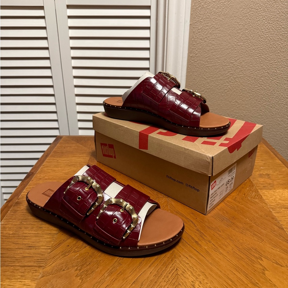 Fitflop KAIA Large Buckle Croc Print Leather Slides - Maroon Size 9